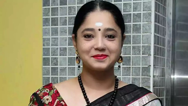 ರಾತ್ರಿ ಮೆಸೇಜ್ ಮಾಡಿ, ಮನೆಗೆ ಬಾ ಅಂತಾನೆ : ಜ್ಯೂಲಿ ಲಕ್ಷ್ಮೀ ಮಗಳ ಕಣ್ಣೀರು