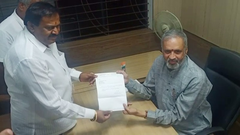ಶಾಸಕ ಸ್ಥಾನಕ್ಕೆ ಅಖಂಡ ಶ್ರೀನಿವಾಸಮೂರ್ತಿ ರಾಜೀನಾಮೆ