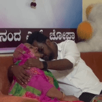 ಕಾಂಗ್ರೆಸ್ ಟಿಕೆಟ್ ಮಿಸ್- ಪುತ್ರನನ್ನು ಅಪ್ಪಿಕೊಂಡು ಕಣ್ಣೀರಿಟ್ಟ ತಾಯಿ ಕಾಂತಾದೇವಿ