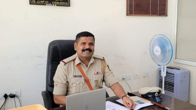 ಟಿಕೆಟ್ ಸಿಗದಿದ್ದಕ್ಕೆ 5 ವರ್ಷಗಳ ಬಳಿಕ ಮತ್ತೆ ಹುದ್ದೆಯನ್ನೇರಿದ ಪೊಲೀಸ್ ಅಧಿಕಾರಿ: ಸಾರ್ವಜನಿಕ ವಲಯದಲ್ಲಿ ಚರ್ಚೆ