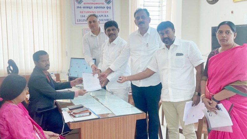 ದಿಢೀರ್‌ ಬೆಳವಣಿಗೆ – ಕನಕಪುರದಿಂದ ಡಿಕೆ ಸುರೇಶ್‌ ನಾಮಪತ್ರ ಸಲ್ಲಿಕೆ