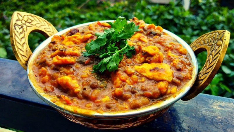 ಕೋಲ್ಕತ್ತಾ ಸ್ಟ್ರೀಟ್ ಫುಡ್ ಎಗ್ ದಾಲ್ ತಡ್ಕಾ – ನೀವೊಮ್ಮೆ ಟ್ರೈ ಮಾಡ್ಲೇಬೇಕು