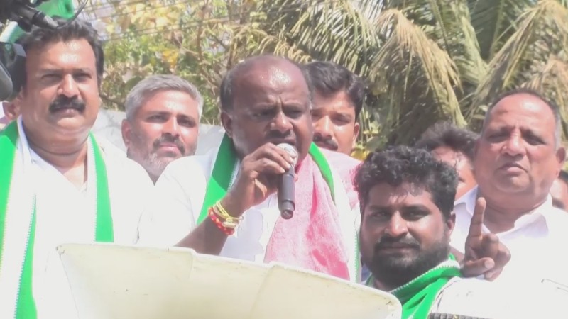 ಸುಮಲತಾ ದುರಹಂಕಾರದ ಮಾತನ್ನಾಡುತ್ತಿದ್ದಾರೆ: ಹೆಚ್‌ಡಿಕೆ ವಾಗ್ದಾಳಿ