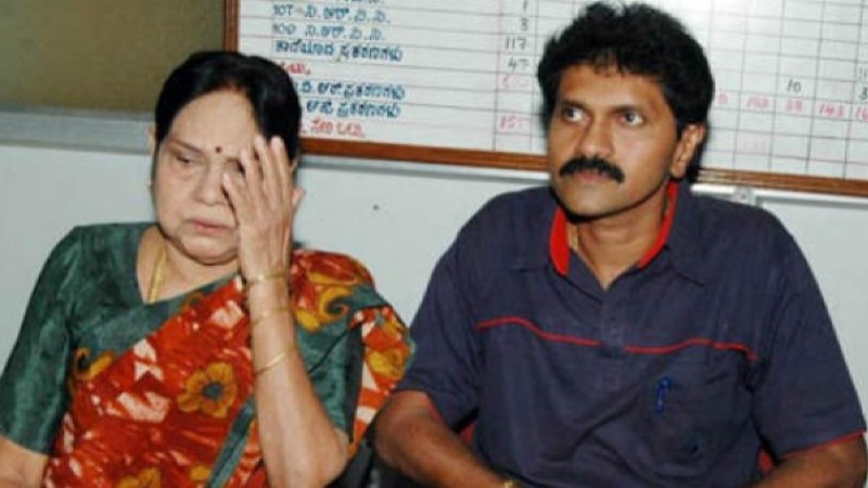 ಅಮ್ಮನನ್ನು ನೆಮ್ಮದಿಯಾಗಿ ಇರಲು ಬಿಡಿ : ನಟ ವಿನೋದ್ ರಾಜ್