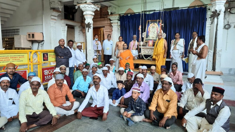 ಮಂತ್ರಾಲಯದ ರಾಯರ ಮಠದಲ್ಲಿ ರಂಜಾನ್ ಆಚರಿಸಿದ ಮುಸ್ಲಿಮರು