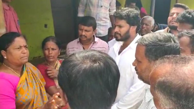 ಮೂಲಭೂತ ಸೌಕರ್ಯ ಕೊಡದೇ ಪ್ರಚಾರಕ್ಕೆ ಬಂದ್ರೆ ವೋಟ್ ಕೊಡಲ್ಲ: ನಿಖಿಲ್‌ಗೆ ಮಹಿಳೆಯರಿಂದ ತರಾಟೆ