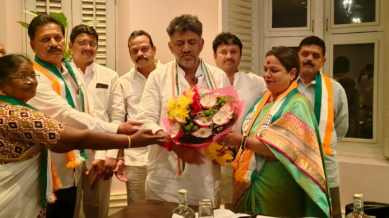 ಬಿಜೆಪಿ ತೊರೆದು ಕಾಂಗ್ರೆಸ್ ಸೇರಿದ ಆನಂದ್ ಸಿಂಗ್ ಸಹೋದರಿ
