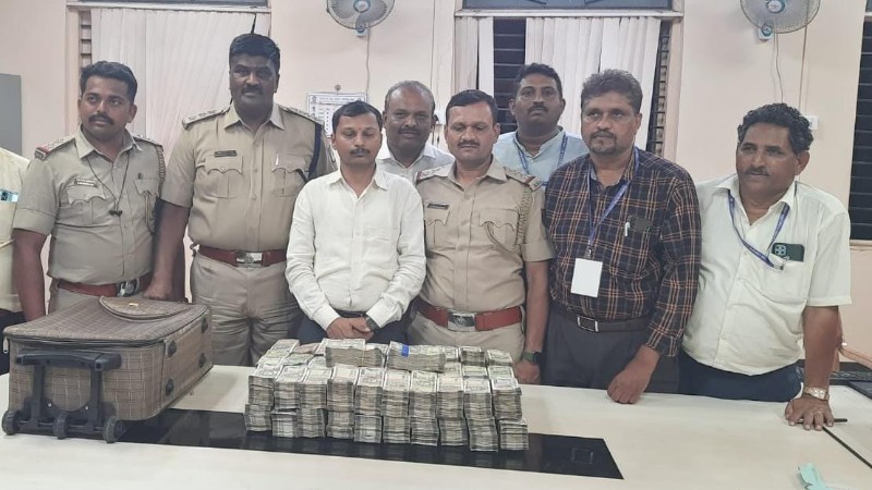 ಬಿಜೆಪಿ ಅಭ್ಯರ್ಥಿಯಿಂದ ಮತದಾರರಿಗೆ ಹಣ ಹಂಚಿಕೆ ಆರೋಪ – 1.54 ಕೋಟಿ ರೂ. ಜಪ್ತಿ