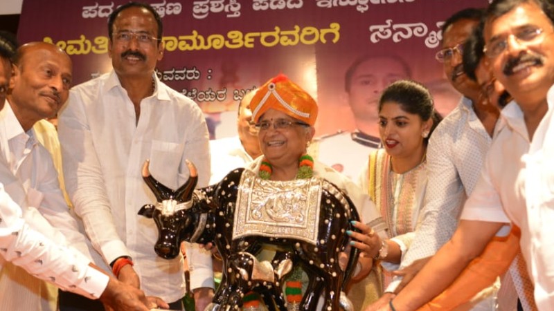 ನಿರ್ಮಾಪಕ ರಮೇಶ್ ರೆಡ್ಡಿ ನೇತೃತ್ವದಲ್ಲಿ ಸುಧಾಮೂರ್ತಿಗೆ ಸನ್ಮಾನ