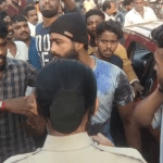 ಬಸ್ಸಿನಲ್ಲಿ ಯುವತಿಯ ಜೊತೆ ಮಾತನಾಡಿದ್ದಕ್ಕೆ ಕಾದು ಕುಳಿತು ಯುವಕನ ಹಲ್ಲೆಗೈದ್ರು!
