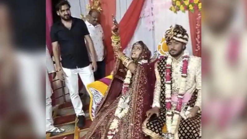 ಮದುವೆ ಸಂಭ್ರಮದಲ್ಲಿ ಗುಂಡು ಹಾರಿಸಿದ ವಧುವಿಗೆ ಬಂತು ಕುತ್ತು- ಪೊಲೀಸರಿಂದ ಹುಡುಕಾಟ