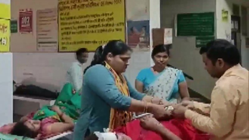 ಮರಕ್ಕೆ ಡಿಕ್ಕಿ ಹೊಡೆದ ಕಾರು – ಸ್ಥಳದಲ್ಲೇ 6 ಮಂದಿ ಸಾವು