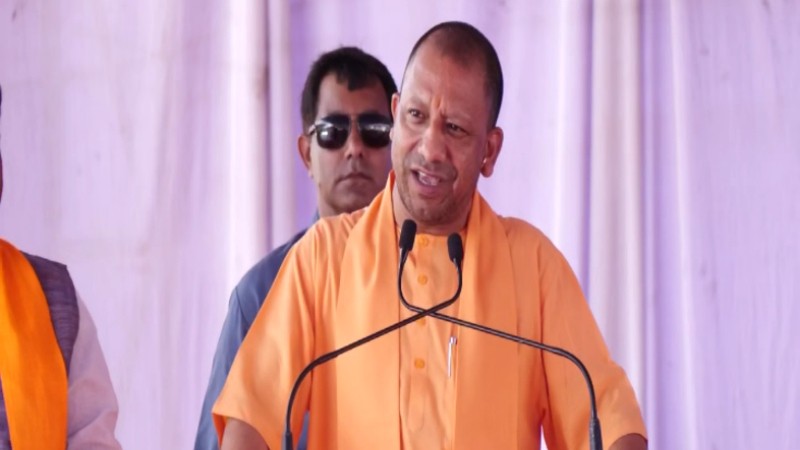 ರಝಾಕರ್‌ಗಳಿಂದಲೇ ಖರ್ಗೆ ತಾಯಿ, ಸಹೋದರಿಯ ಹತ್ಯೆಯಾದರೂ ಮುಸ್ಲಿಮರ ಮತಕ್ಕಾಗಿ ಬಾಯಿ ಬಿಡುತ್ತಿಲ್ಲ: ಯೋಗಿ ತಿರುಗೇಟು