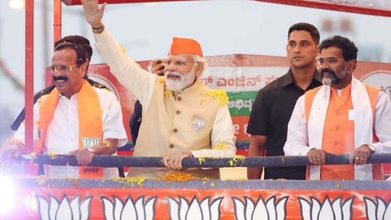 ಬೆಂಗಳೂರಲ್ಲಿ ಮೋದಿ ಭರ್ಜರಿ ರೋಡ್ ಶೋ – ಸಿಲಿಕಾನ್ ಸಿಟಿ ಜನರ ಪ್ರೀತಿಗೆ ಪ್ರಧಾನಿ ಫಿದಾ