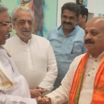 ಮಾಜಿ ಸಿಎಂ, ಹಾಲಿ ಸಿಎಂ ಅಪೂರ್ವ ಸಂಗಮ – ಸಿದ್ದು ಭೇಟಿಯಾದ ಬೊಮ್ಮಾಯಿ
