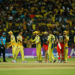 RCB – CSK ಫ್ಯಾನ್ಸ್‌ಗೆ ಗುಡ್‌ನ್ಯೂಸ್‌ – ಸೋಮವಾರದಿಂದಲೇ ಟಿಕೆಟ್‌ ಮಾರಾಟ ಶುರು, ದರ ಎಷ್ಟು?