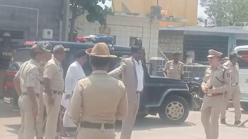 ಮತಯಂತ್ರಗಳನ್ನು ಒಡೆದು ದಾಂಧಲೆ ಪ್ರಕರಣ – 30 ಜನ ಪೊಲೀಸರ ವಶಕ್ಕೆ