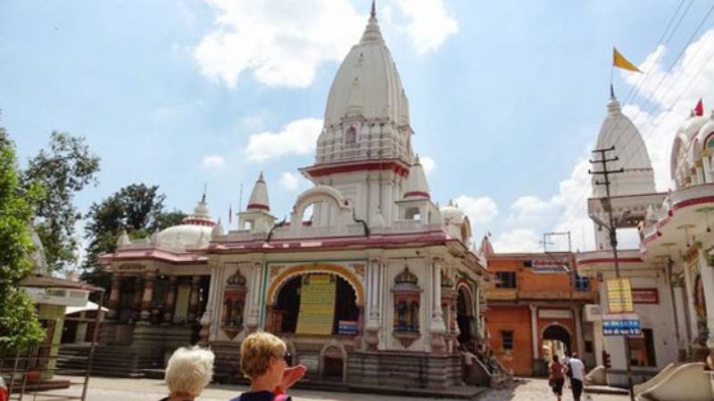 ಹೆಣ್ಣುಮಕ್ಕಳು ಮೈ ಕಾಣುವಂತೆ ಬಟ್ಟೆ ಹಾಕ್ಕೊಂಡು ಬಂದ್ರೆ ಈ ದೇವಾಲಯಗಳಿಗೆ ನೋ ಎಂಟ್ರಿ