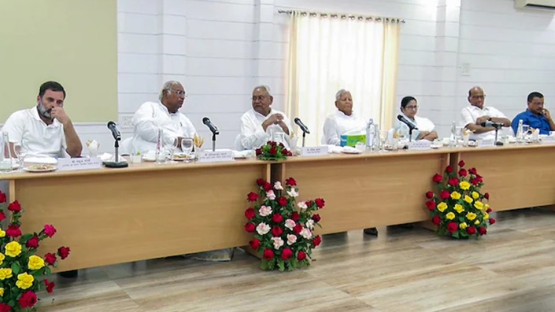 ಪಾಟ್ನಾದಲ್ಲಿ ವಿಪಕ್ಷ ನಾಯಕರ ಸಭೆ – ಮೋದಿ ಸರ್ಕಾರ ಗದ್ದುಗೆಯಿಂದಿಳಿಸಲು 15 ಪಕ್ಷಗಳ ಮಹತ್ವದ ಚರ್ಚೆ