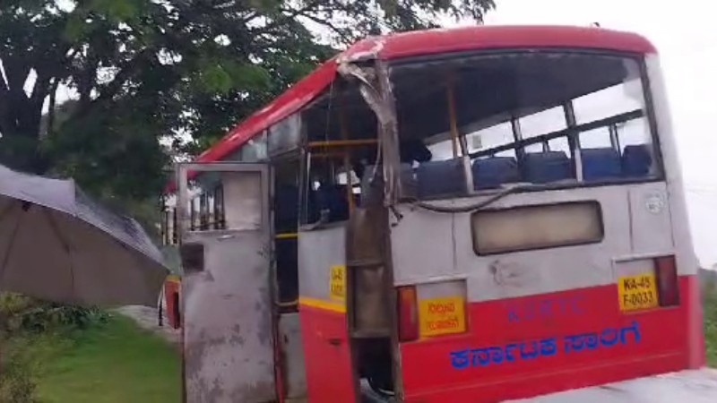 ಬಸ್‍ನಲ್ಲಿ ಪ್ರಯಾಣಿಸುತ್ತಿದ್ದವನಿಗೆ ಬಡಿದ ಮರದ ಕೊಂಬೆ- ವ್ಯಕ್ತಿ ದಾರುಣ ಸಾವು