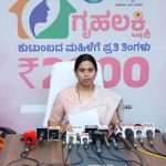 ಗೃಹಲಕ್ಷ್ಮಿ ಯೋಜನೆː ಮೊಬೈಲ್‌ನಲ್ಲೇ ಮಾಹಿತಿ ಪಡೆಯಬಹುದು – ಡಿಸಿಗಳೊಂದಿಗೆ ಲಕ್ಷ್ಮಿ ಹೆಬ್ಬಾಳ್ಕರ್ ವೀಡಿಯೋ ಸಂವಾದ