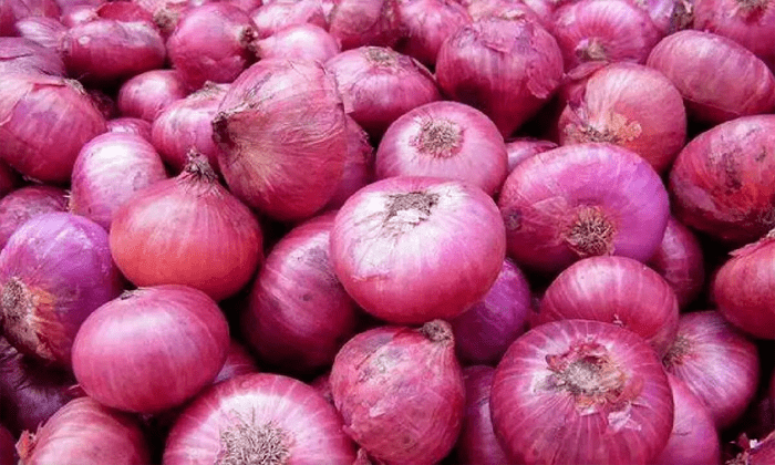 ಗ್ರಾಹಕರಿಗೆ ಮತ್ತೊಂದು ಶಾಕ್ – ಕಣ್ಣಲ್ಲಿ ನೀರು ತರಿಸುತ್ತಿದೆ ಈರುಳ್ಳಿ ದರ