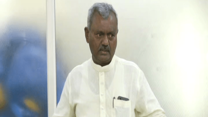 ಕಾಂಗ್ರೆಸ್‍ಗೆ ಜಂಪ್ ಆಗ್ತಾರಾ ಬಾಂಬೆ ಫ್ರೆಂಡ್ಸ್? – ಬಿಜೆಪಿ ಸ್ಥಳೀಯ ನಾಯಕರ ವಿರುದ್ಧ ಎಸ್‍ಟಿಎಸ್ ಕೆಂಡ