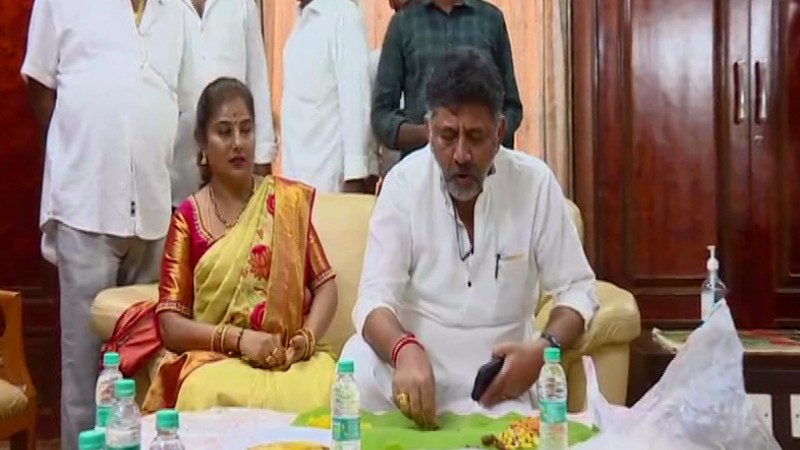 ಬಿಜೆಪಿ ಮಾಜಿ ಶಾಸಕಿ ಪೂರ್ಣಿಮಾ ಶ್ರೀನಿವಾಸ್‌ ಮನೆಯಲ್ಲಿ ಡಿಕೆಶಿ ಭರ್ಜರಿ ಊಟ