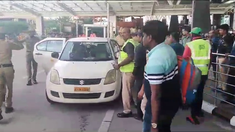 ಏರ್‌ಪೋರ್ಟ್ ಒಳಗಡೆ ಪ್ರತಿಭಟನೆಗೆ ಯತ್ನ – ಐವರು ಪೊಲೀಸರ ವಶಕ್ಕೆ