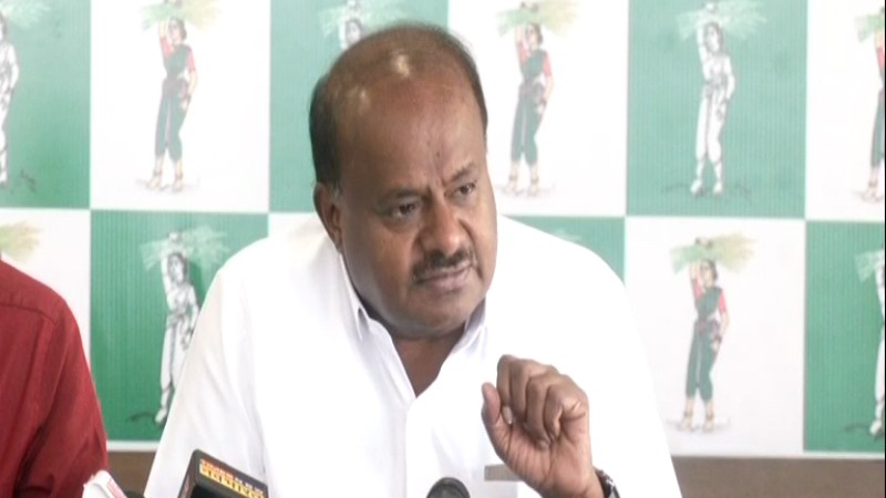 ಲೋಕ ಸಮರ ಗೆಲ್ಲೋಕೆ ರಣತಂತ್ರ- ಹೊಸತೊಡಕು ನೆಪದಲ್ಲಿ ಹೆಚ್‍ಡಿಕೆ ತೋಟದ ಮನೆಯಲ್ಲಿ ಸಭೆ