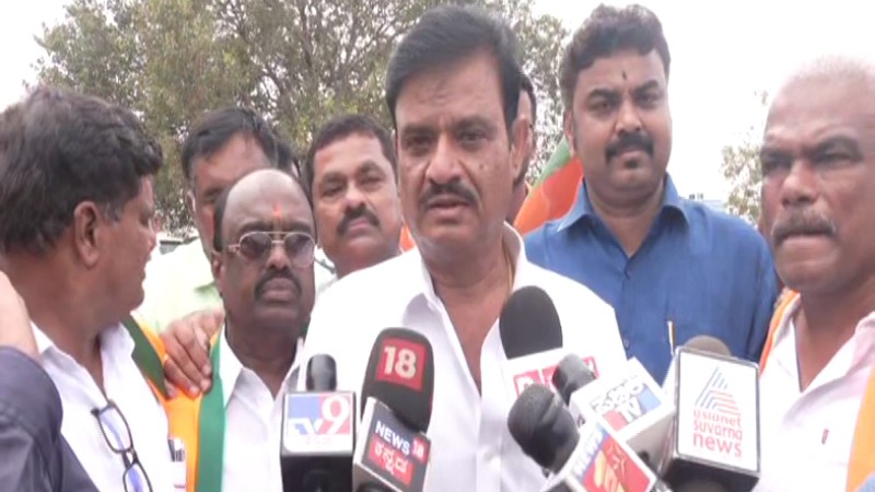 ನಮ್ಮ ಕ್ಷೇತ್ರದ 126 ಕೋಟಿ ರೂ. ಅನುದಾನ ಇನ್ನೂ ಹಿಂತಿರುಗಿಸಿಲ್ಲ: ಮುನಿರತ್ನ