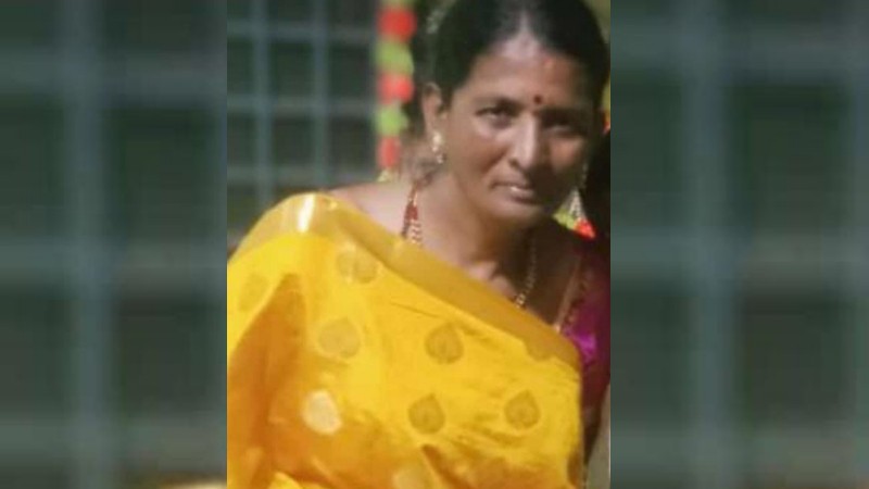 ಮಗಳ ಎದುರಲ್ಲೇ ಚಾಕು ಇರಿದು ತಾಯಿಯ ಹತ್ಯೆಗೈದ ದುಷ್ಕರ್ಮಿ