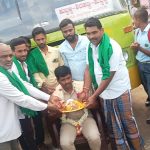 ಎಕ್ಸೆಲ್ ಕಟ್ ಆಗಿ ನಿಯಂತ್ರಣ ತಪ್ಪಿದ್ದ ಬಸ್ – ದೊಡ್ಡ ದುರಂತ ತಪ್ಪಿಸಿದ ಚಾಲಕನಿಗೆ ಸನ್ಮಾನ