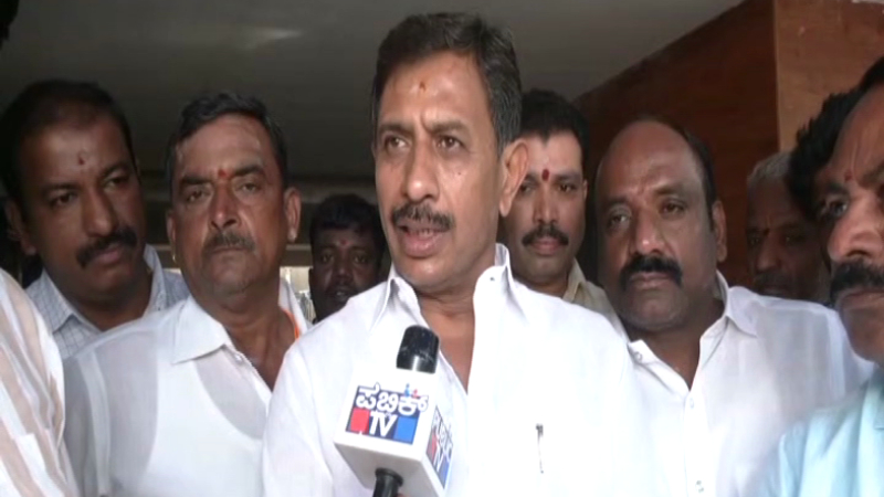 ಗಂಡಸರು ಎಂದು ಹೇಳಿಕೊಳ್ಳೋ ಬಿಜೆಪಿಯವ್ರು ಭದ್ರಾ ಮೇಲ್ದಂಡೆ ಯೋಜನೆಗೆ ಹಣ ಬಿಡುಗಡೆ ಮಾಡಿಸಿ: ಹೆಚ್.ಸಿ ಬಾಲಕೃಷ್ಣ