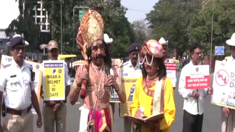 ಟ್ರಾಫಿಕ್ ರೂಲ್ಸ್ ಪಾಲಿಸದವರಿಗೆ ಚಿತ್ರಗುಪ್ತನ ಲೆಕ್ಕ, ಯಮನ ಪಾಠ!