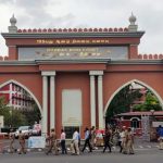 ದೇವಾಲಯದ ಆವರಣದಲ್ಲಿ ಮಾಂಸಾಹಾರ ಸೇವನೆ – ಇದು ಪಿಕ್ನಿಕ್‌ ಸ್ಪಾಟ್‌ ಅಲ್ಲ ಎಂದು ಕೋರ್ಟ್‌ ಗರಂ