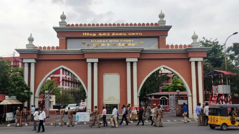 ದೇವಾಲಯದ ಆವರಣದಲ್ಲಿ ಮಾಂಸಾಹಾರ ಸೇವನೆ – ಇದು ಪಿಕ್ನಿಕ್‌ ಸ್ಪಾಟ್‌ ಅಲ್ಲ ಎಂದು ಕೋರ್ಟ್‌ ಗರಂ