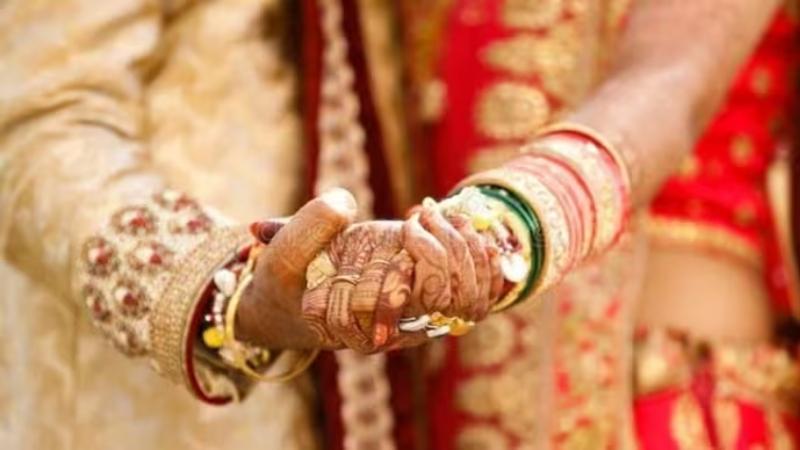 ಮಗಳ ಪ್ರೇಮ ವಿವಾಹಕ್ಕೆ ನೊಂದು ಮಹಿಳೆ ಆತ್ಮಹತ್ಯೆ