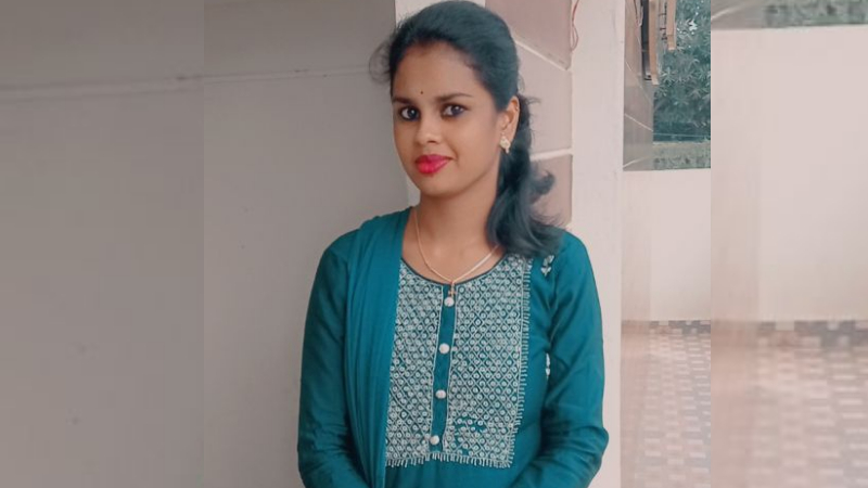 ಕೆಲಸದಿಂದ ವಾಪಸ್ಸಾಗ್ತಿದ್ದ ಪತ್ನಿಯನ್ನು ಚಾಕುವಿನಿಂದ ಇರಿದು ಕೊಂದ!