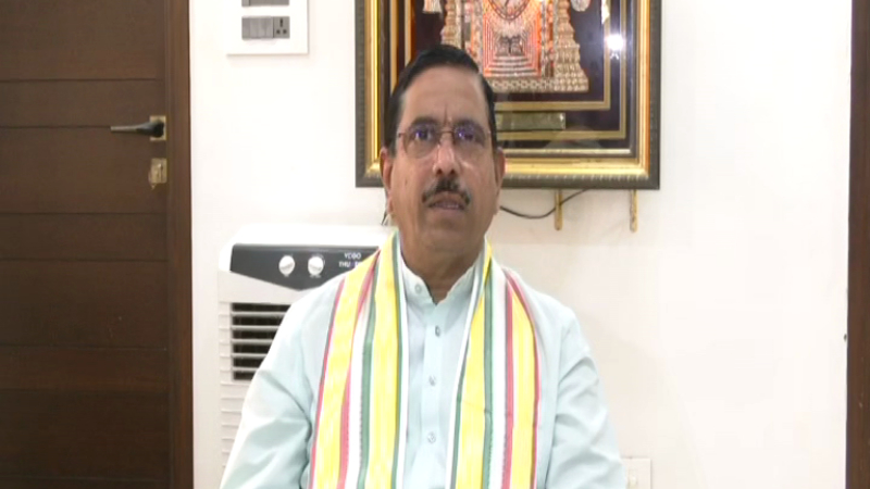 ಜ್ಞಾನ ದೇಗುಲವಿದು ಧೈರ್ಯವಾಗಿ ಪ್ರಶ್ನಿಸಿ: ಸರ್ಕಾರದ ಮುಟ್ಟಾಳತನ: ಜೋಶಿ ಆಕ್ರೋಶ