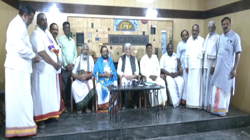 ದೇವಾಲಯದ ಹಣ ಸರ್ಕಾರದ ಒಳ್ಳೆಯ ಕೆಲಸಕ್ಕೆ ಉಪಯೋಗವಾಗುತ್ತಿದೆ: ಬಿಜೆಪಿ ವಿರುದ್ಧ ಅರ್ಚಕರ ಸಂಘ ಕಿಡಿ