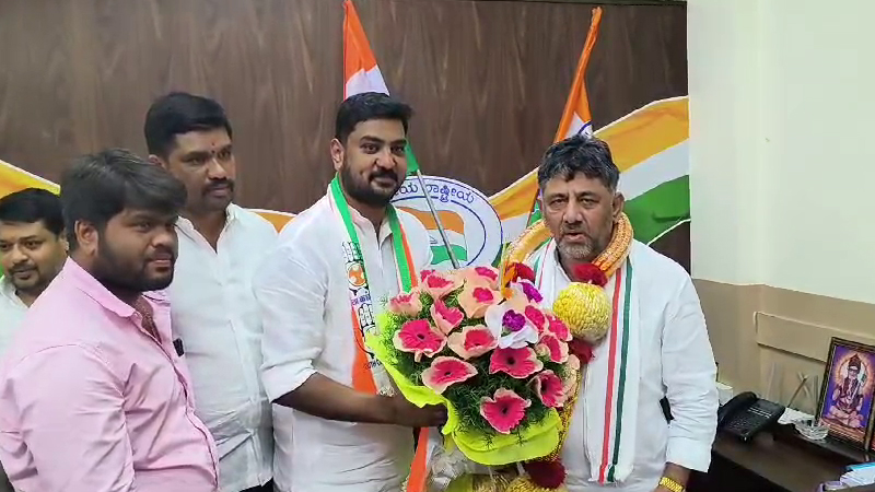 ಸಿಎಂ ಆಪರೇಷನ್ ಹಸ್ತ ಸಕ್ಸಸ್ – ಶ್ರೀನಿವಾಸ್ ಪ್ರಸಾದ್ ಅಳಿಯ ಧೀರಜ್ ಕಾಂಗ್ರೆಸ್ ಸೇರ್ಪಡೆ