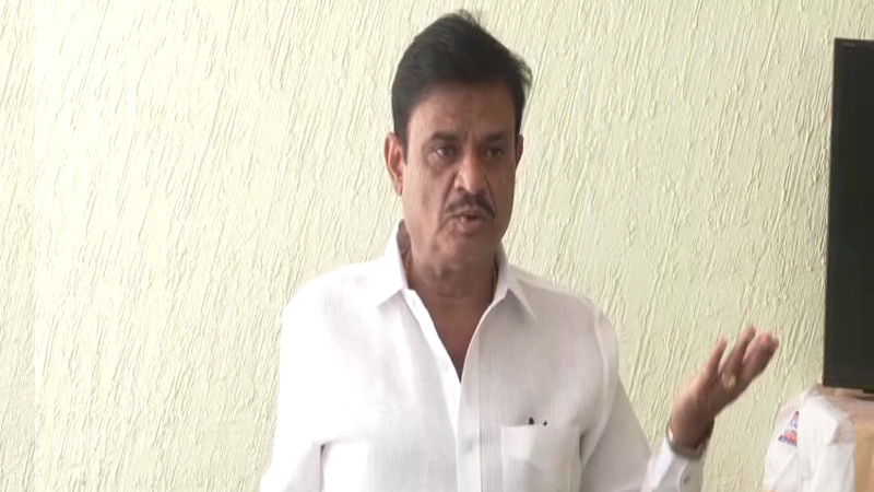 ಸಿದ್ದರಾಮಯ್ಯ 660 ಕೆವಿ ಕರೆಂಟ್, ಮುಟ್ಟಿದ್ರೆ ಸುಟ್ಟು ಹೋಗ್ತಾರೆ: ಮುನಿರತ್ನ