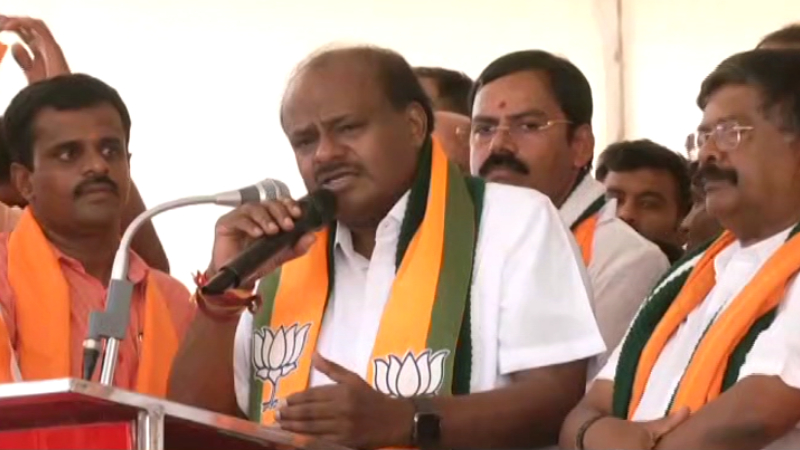 ಗೆಲುವಿಗಾಗಿ ಪ್ರಚಾರದ ಅಖಾಡಕ್ಕೆ ಧುಮುಕಿದ ಹೆಚ್‌ಡಿಕೆ – ಒಕ್ಕಲಿಗ, ಲಿಂಗಾಯತ ವೋಟ್‌ಬ್ಯಾಂಕ್ ಕಬ್ಜಕ್ಕೆ ಕ್ಯಾಂಪೇನ್