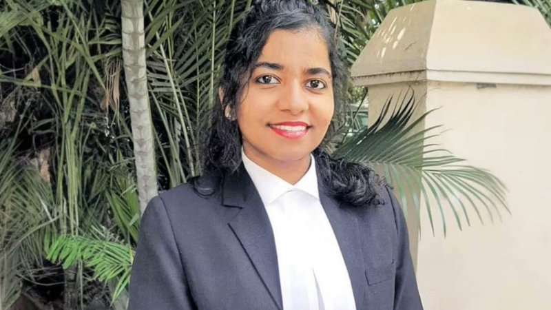 ಹೈಕೋರ್ಟ್‍ನಲ್ಲಿ ವಾದ ಮಂಡಿಸಿದ ಶ್ರವಣ ದೋಷದ ವಕೀಲೆ ಸಾರಾ ಸನ್ನಿ