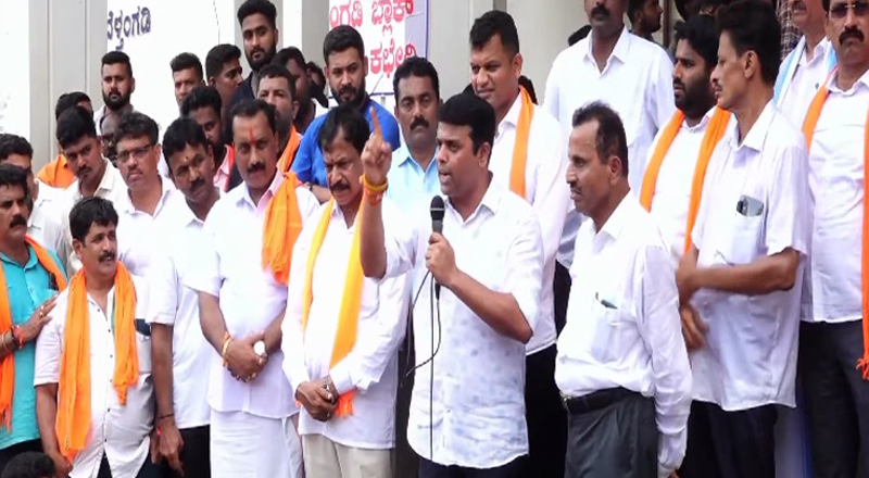 ಬೆಳ್ತಂಗಡಿಯ ಕಾರ್ಯಕರ್ತರನ್ನ ಮುಟ್ಟಿದ್ರೆ ಪೊಲೀಸರ ಕಾಲರ್ ಹಿಡಿಯಲೂ ರೆಡಿ: ಹರೀಶ್ ಪೂಂಜಾ ವಿವಾದ