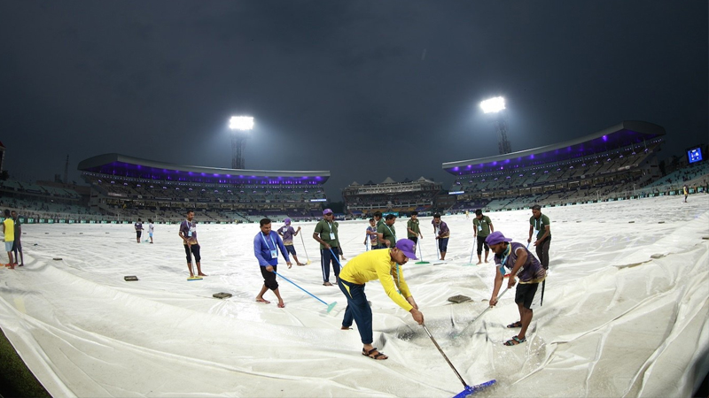 KKR vs MI ಹೈವೋಲ್ಟೇಜ್‌ ಕದನಕ್ಕೆ ಮಳೆ ಅಡ್ಡಿ – 5 ಓವರ್‌ಗಳ ಪಂದ್ಯ ನಡೆಸಲು ತಜ್ಞರ ಸಲಹೆ!