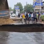 ಗುಜರಾತ್‌ನಲ್ಲಿ ಭಾರೀ ಮಳೆಗೆ ಕುಸಿದ ರಸ್ತೆ – ಮೋದಿ ತವರಲ್ಲಿ ಇದೆಂಥಾ ಘಟನೆ ಅಂತ ಕಾಂಗ್ರೆಸ್‌ ತೀವ್ರ ತರಾಟೆ
