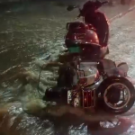 ಬೆಂಗ್ಳೂರಿನಲ್ಲಿ ಭಾರೀ ಮಳೆ- ಸವಾರರ ಪರದಾಟ, ನೀರಲ್ಲಿ ಕೆಟ್ಟು ನಿಂತ ಬೈಕ್‌ಗಳು