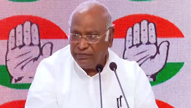 ನಾವು ಶಿಸ್ತುಬದ್ಧವಾಗಿ, ಒಗ್ಗಟ್ಟಿನಿಂದ ಇರಬೇಕು- CWC ಸಭೆಯಲ್ಲಿ ಖರ್ಗೆ ಮಾತು